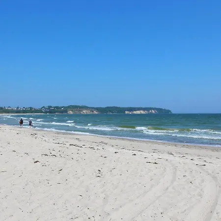 Strandnahe Rex Rugia: Terrasse Und Erlebnisbad Apartment Lobbe